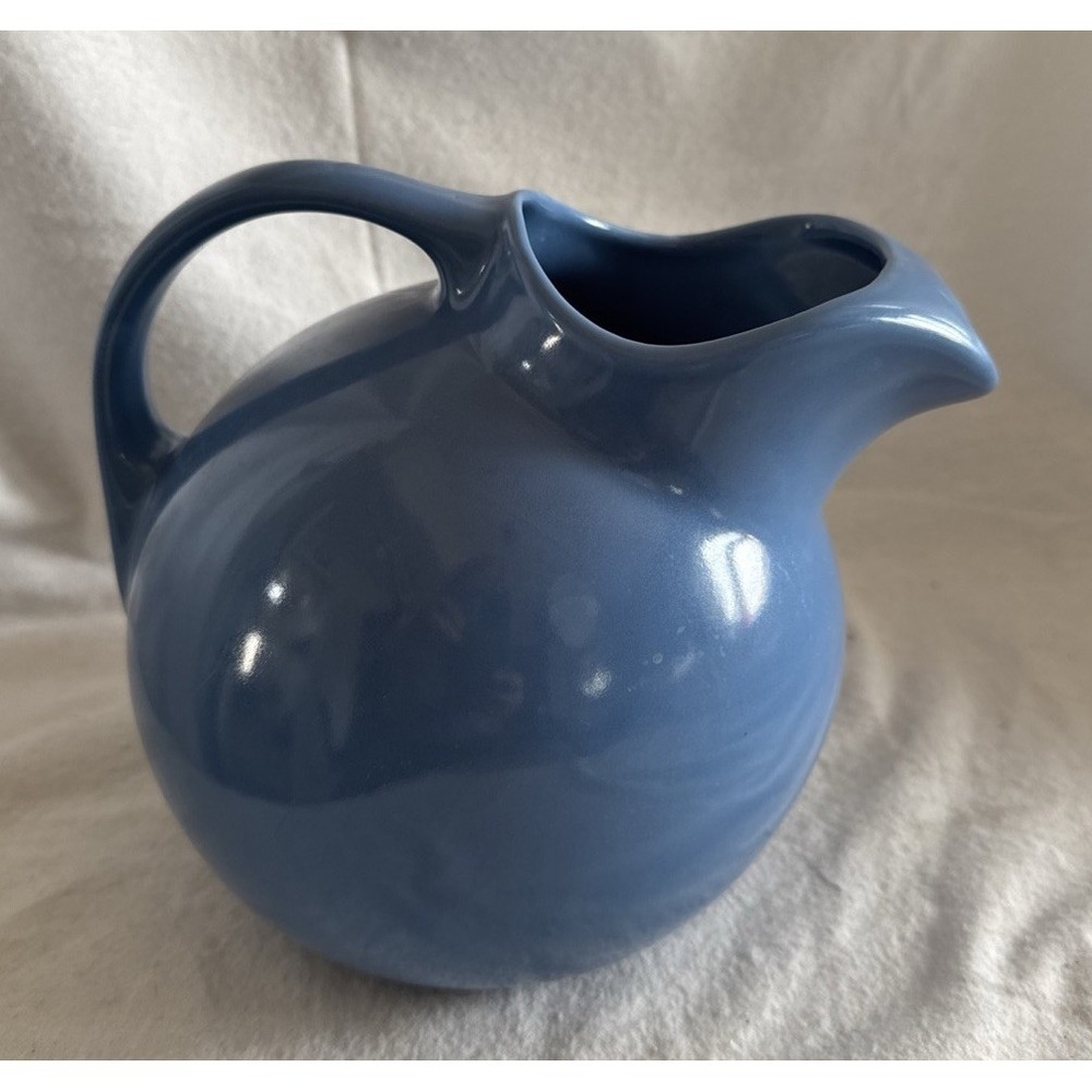 Vintage Hall USA Pottery MCM Ice Lipped Ceramic Round Ball Pitcher Sky Blue 633